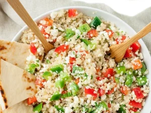 Read more about the article Greek Quinoa Bowls