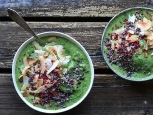 Read more about the article Green Veggie Smoothie Bowl